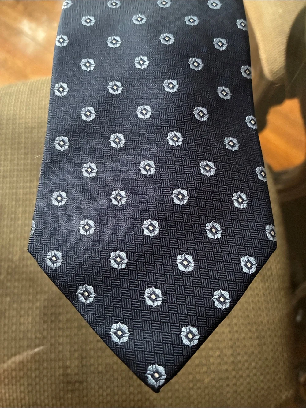 Brooks Brothers Classic Navy Mens Tie with Light Blue Medallion Pattern